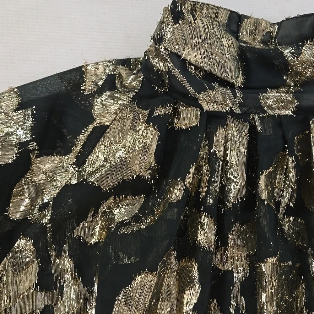 Metallic Flroal Blouse - Picture 5 of 9
